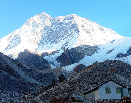 Makalu Base Camp Trek Packing List – Essential Gear Packing Guide.