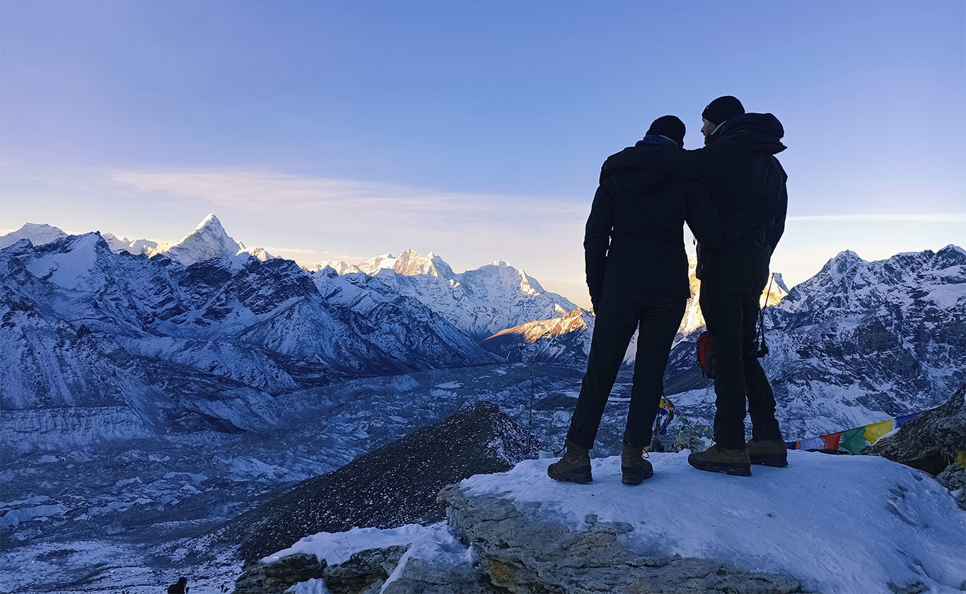 Enjoy a breathaking view from Kala Patthar view Point