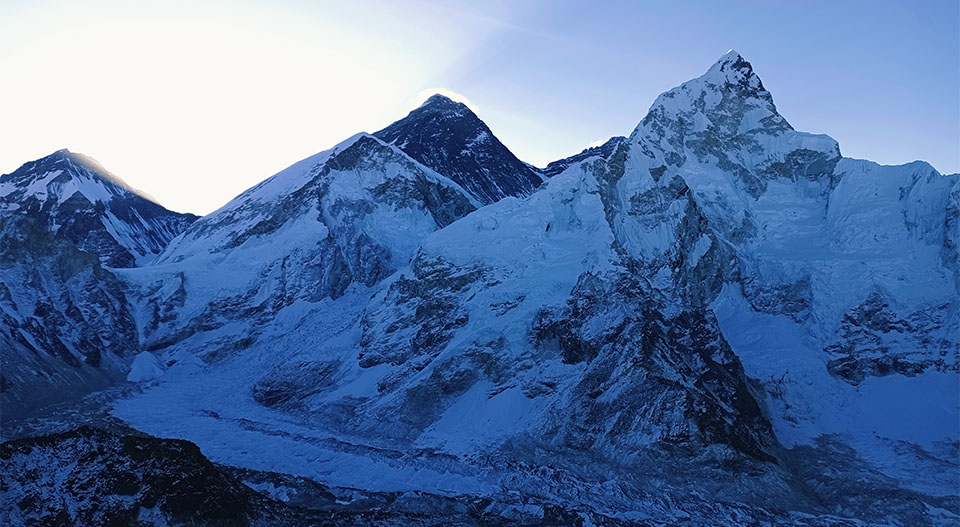 Everest view from Kala Patthar before sunrise