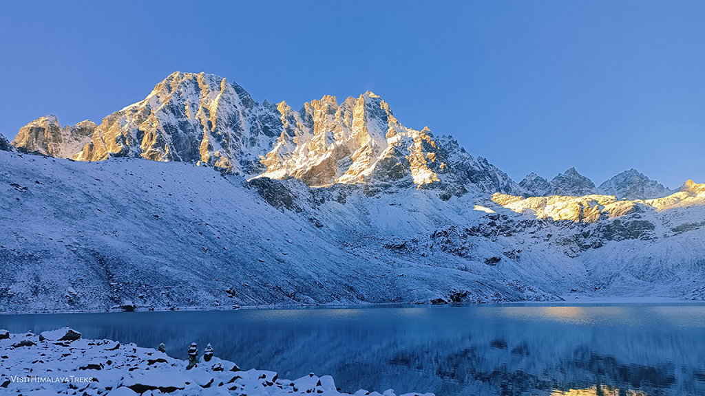 Wonderful Gokyo Lake and Himalayan Peaks View