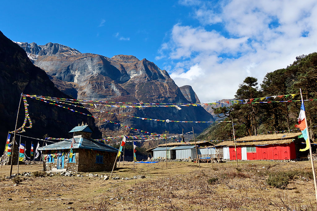 Yangle Kharka valley en route to Makalu Base Camp Trek