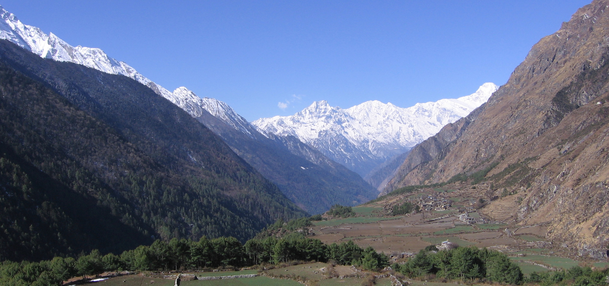 Manaslu Tsum Valley Trek in Nepal 
